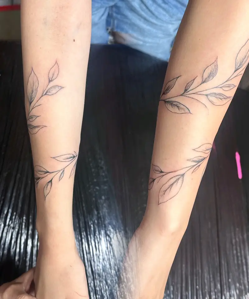 Little leaves, soft soul, fine line